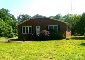 40119 NC-740 in New London, NC - Building Photo
