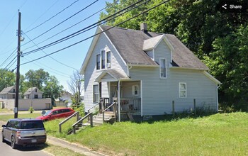 1015 Spring Ave NE in Canton, OH - Building Photo - Building Photo