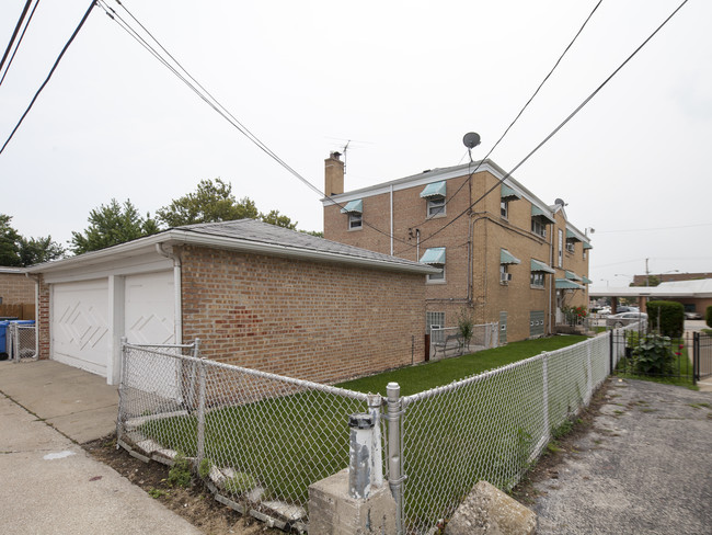 5940 W Gunnison St in Chicago, IL - Building Photo - Building Photo