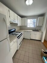 98 Sycamore Ln in Manchester, CT - Building Photo