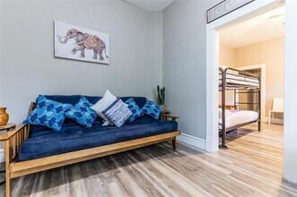 237 W Brooklyn Ave in Dallas, TX - Building Photo - Building Photo