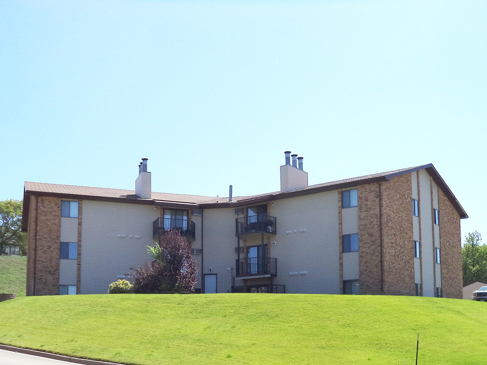 Colton Heights in Minot, ND - Building Photo