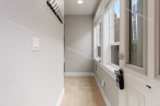 1777 N Ainsworth St in Portland, OR - Foto de edificio - Building Photo