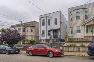 52 E 48th St in Bayonne, NJ - Building Photo
