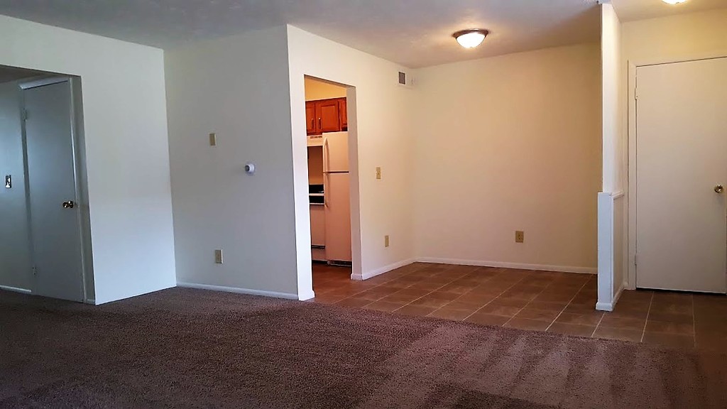 Hilltop Manor Apartments in Orrville, OH | ApartmentHomeLiving.com