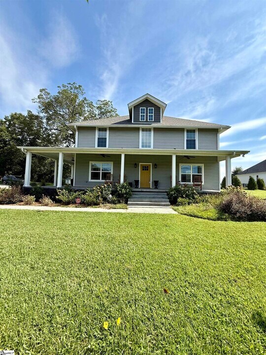 909 Anderson Ridge Rd in Greer, SC - Building Photo