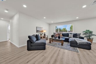 1770 Tulip Ave in Hayward, CA - Building Photo - Building Photo