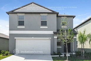 2215 Jungle Dr in Ruskin, FL - Building Photo