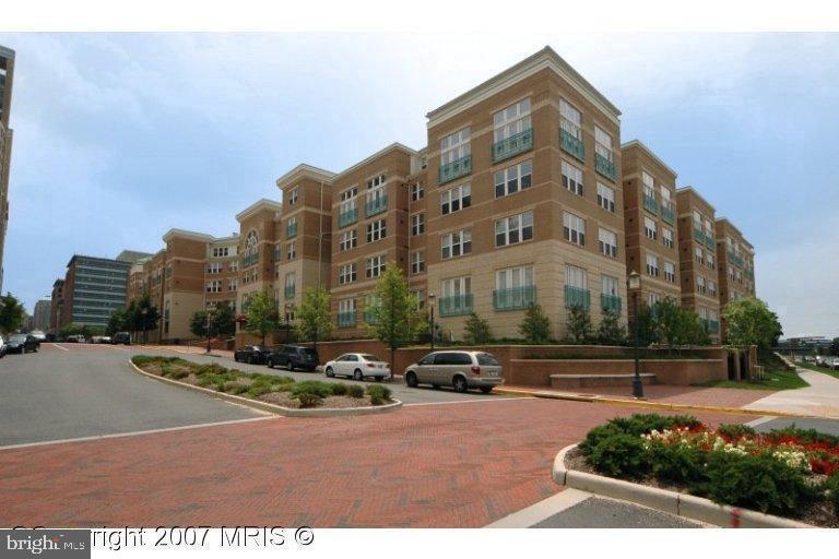 12001 Market St in Reston, VA - Building Photo