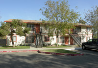 2060 S Maple Ave in Fresno, CA - Building Photo - Building Photo