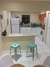 2324 Van Buren St-Unit -103 in Hollywood, FL - Building Photo - Building Photo