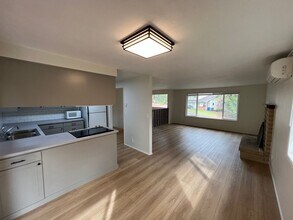 295-297 Coachman Dr in Eugene, OR - Building Photo - Building Photo