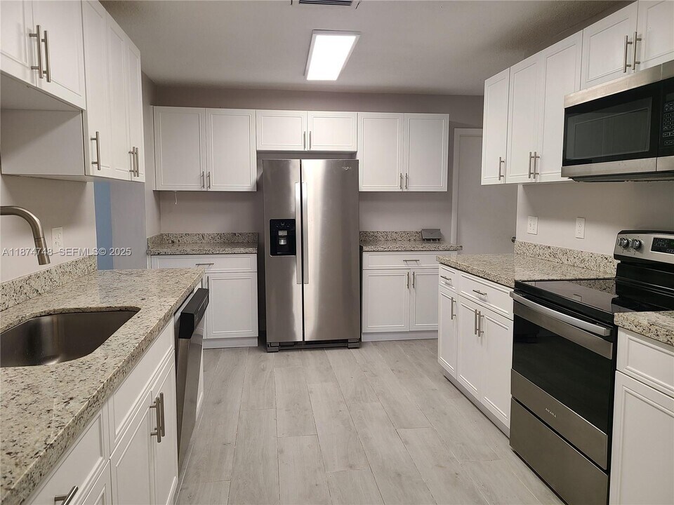 4751 NW 12th Dr in Pompano Beach, FL - Building Photo