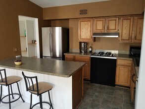 302 Pinewood Cir, Unit 302 in Plymouth, MI - Building Photo - Building Photo