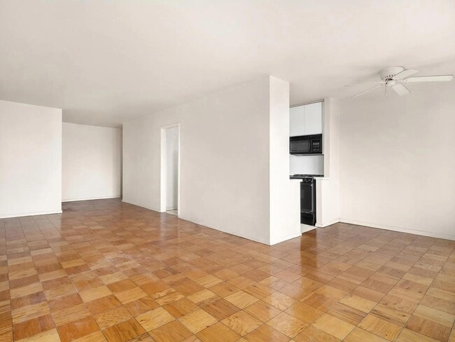 392 Central Prk W in New York, NY - Building Photo - Building Photo