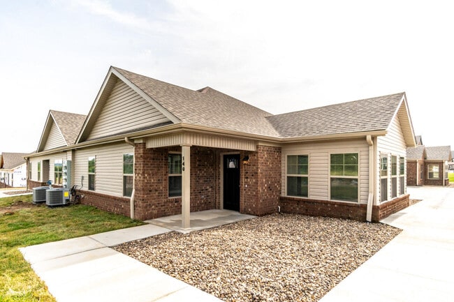 102 Legacy Dr in Berea, KY - Foto de edificio - Building Photo