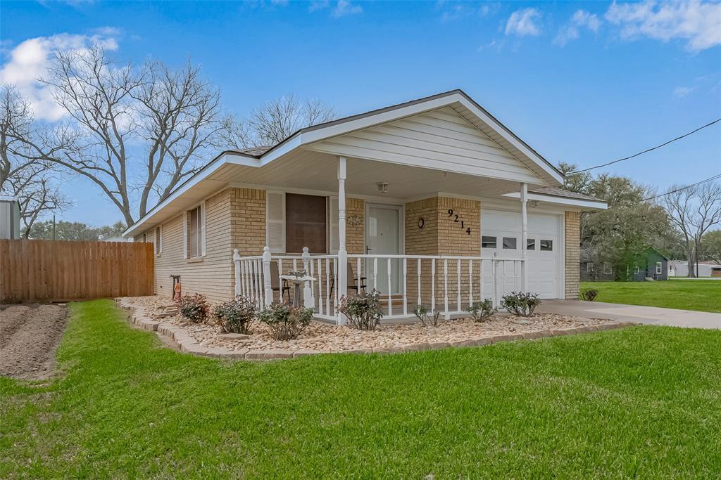 9214 Church St in Needville, TX - Building Photo