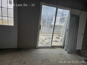 1 Island Lake Dr in Hamilton, OH - Building Photo - Building Photo