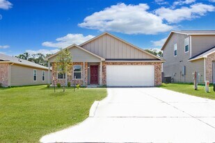 15508 Taylorcrest Dr in Cut And Shoot, TX - Building Photo