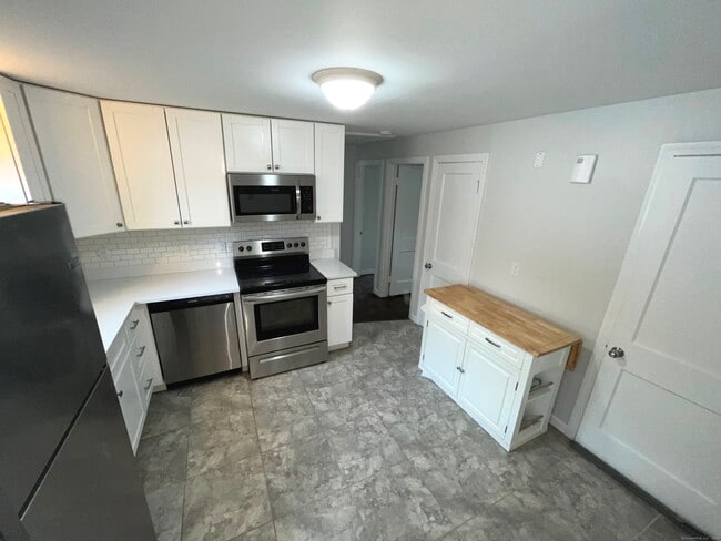 112 Brookside Cir in Wethersfield, CT - Building Photo - Building Photo