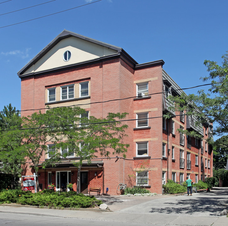 61 Main St in Toronto, ON - Building Photo