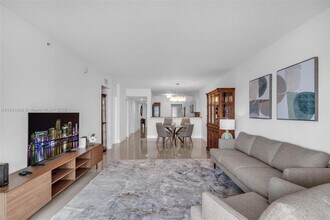 18100 N Bay Rd, Unit 709 in Sunny Isles Beach, FL - Building Photo - Building Photo