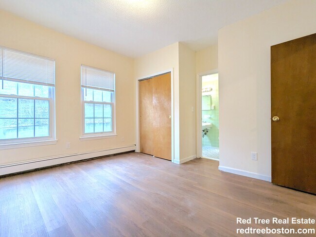 38 S Huntington Ave, Unit 74-22 in Boston, MA - Building Photo - Building Photo
