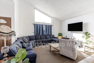 5817 Esrig Way in Sacramento, CA - Building Photo - Building Photo