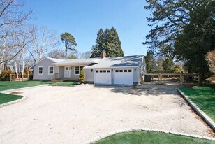 32 White Oak Ln in Westhampton Beach, NY - Building Photo