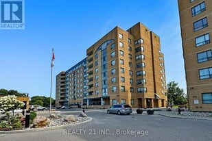 1665 Pickering Pkwy in Pickering, ON - Building Photo