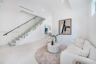 2937 SW 21st St in Miami, FL - Building Photo - Building Photo