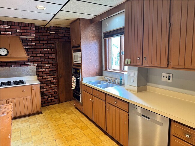 121 Davis St in Corning, NY - Building Photo - Building Photo