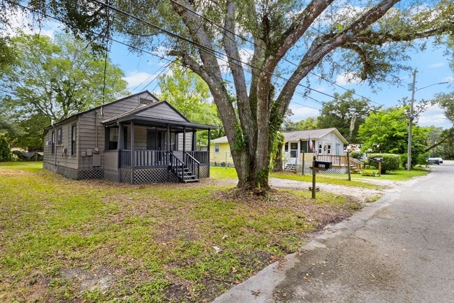 821 Leonard St in Brooksville, FL - Building Photo - Building Photo