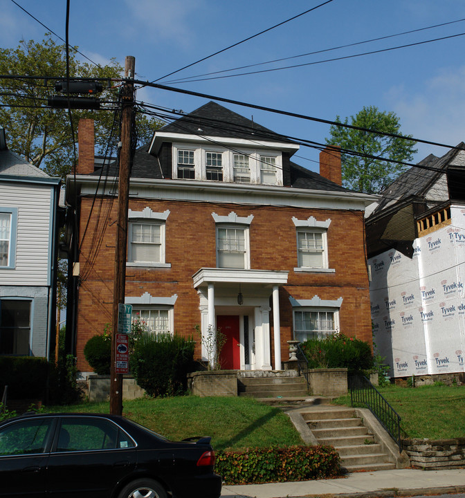 640 College St in Pittsburgh, PA - Building Photo