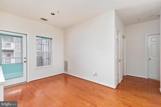 1705 Lake Shore Crest Dr in Reston, VA - Building Photo - Building Photo