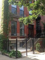 245 W Scott St in Chicago, IL - Building Photo