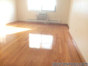 1110 Commonwealth Ave, Unit 315 in Boston, MA - Foto de edificio - Building Photo