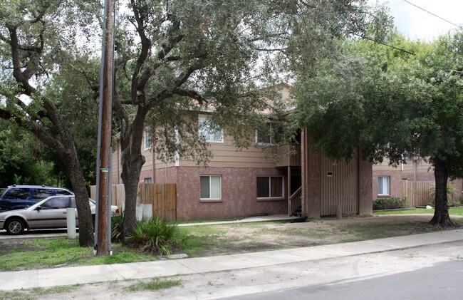 2103 E 142nd Ave in Tampa, FL - Foto de edificio - Building Photo