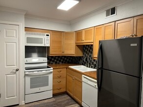 4340 Cedar Springs Rd, Unit #107 in Dallas, TX - Building Photo - Building Photo