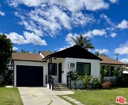 5917 White Oak Ave in Los Angeles, CA - Building Photo