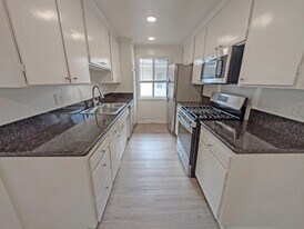 1335 S Carmelina Ave, Unit 202 in Los Angeles, CA - Building Photo