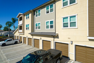 Compass Rose in Fullerton, CA - Foto de edificio - Building Photo