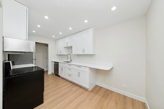 700 Perrie Dr in Elk Grove Village, IL - Building Photo - Building Photo