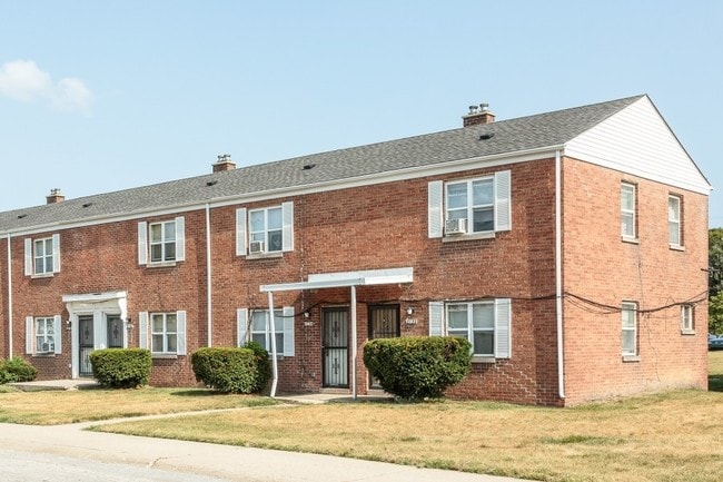 Westbrook Apartments in Gary, IN - Foto de edificio - Building Photo
