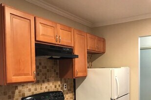 16 Pine Cluster Cir, Unit H in Englishtown, NJ - Building Photo