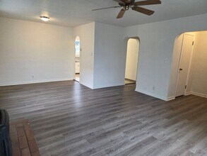 927 Dakota Ave in Medford, OR - Building Photo - Building Photo