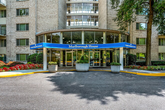 Marlborough House in Hillcrest Heights, MD - Foto de edificio - Building Photo