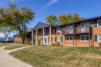 ReNew Des Plaines South in Des Plaines, IL - Building Photo - Building Photo