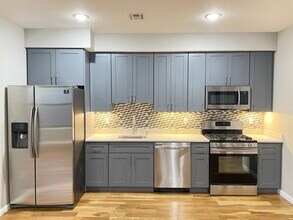 295 Broadway in Bayonne, NJ - Foto de edificio - Building Photo