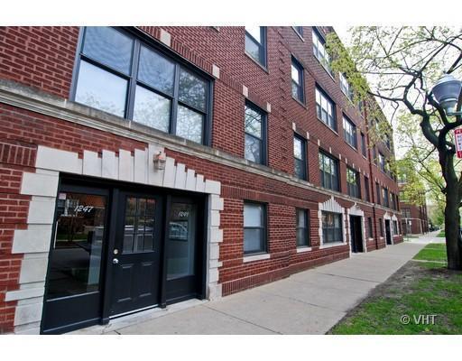 1249 W Roscoe St, Unit 3W in Chicago, IL - Building Photo